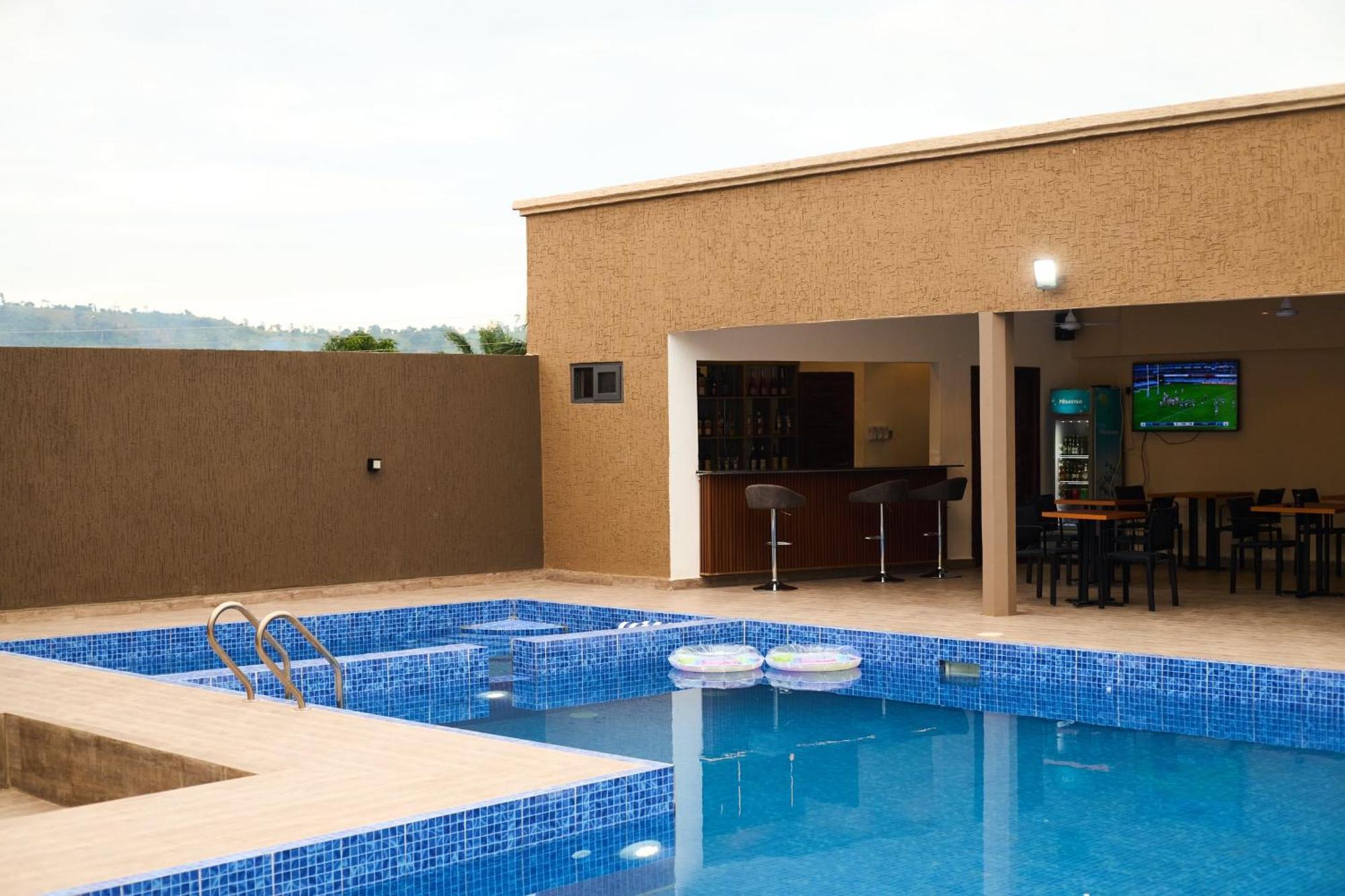 Aiden Homes And Apartments Hotel Koforidua Exterior foto